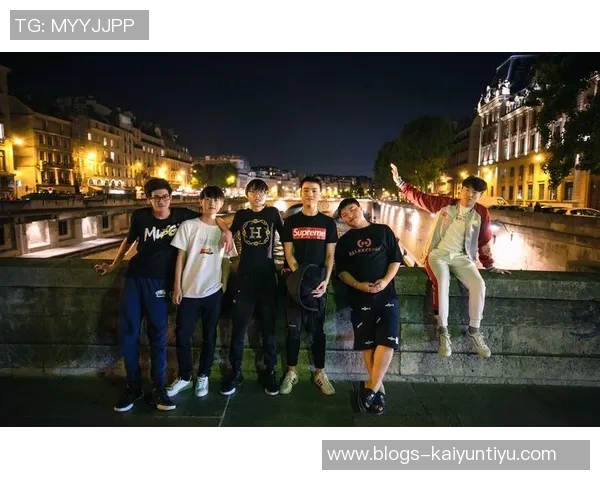 和平精英战场上的荣耀与坚持：RNG战队的奋斗历程全景回顾