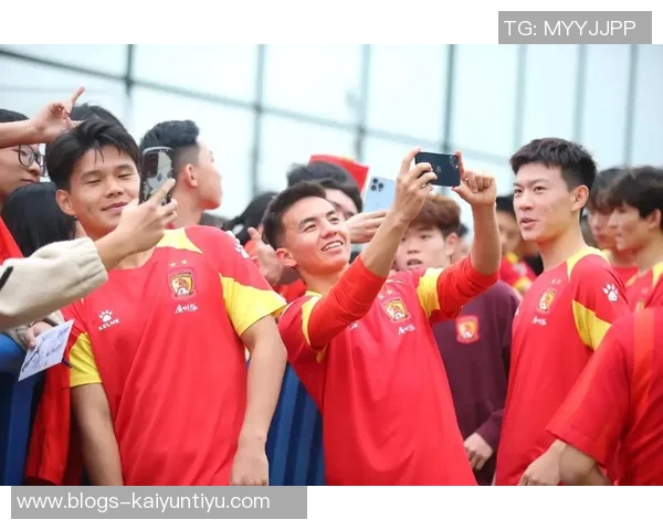 广州足球队的奋斗历程与荣耀之路全景纪实